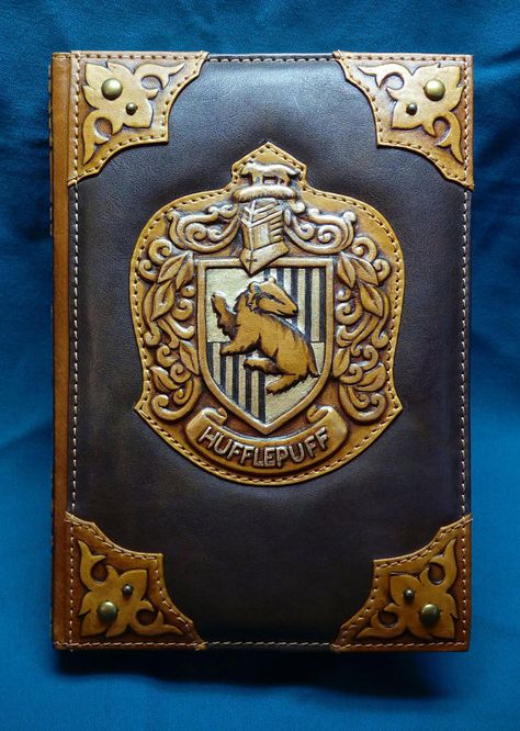 Harry Potter Spell Book, Harry Potter Planner, Cover Harry Potter, Harry Potter Christmas Decorations, Harry Potter Bookmark, Leather Planner Cover, Harry Potter Merch, Hufflepuff Pride, Slytherin Harry