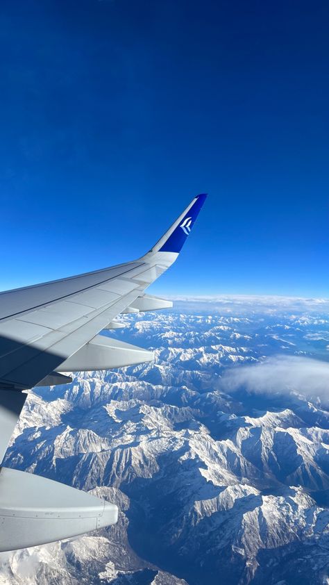 Flight with Aegean Airlines A321neo from 🇬🇷 Athens , Greece —> 🇫🇷Paris CDG, France A321 Neo, Plane Wing, Season Pictures, Airplane Landing, Airplane Pictures, Airplane Window View, Plane Window, Airplane Wallpaper, Airplane Window