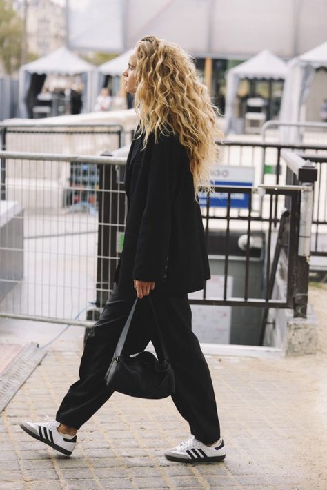 Outfits Summer Classy, Chic Outfits Summer, Total Black Look, Cold Fashion, Casual Chic Outfits, French Street Fashion, Black Look, Total Black, Mode Inspo