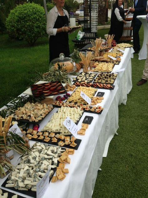 Food Park, Welcome Drink, Grazing Tables, Brunch Party, Ideal Wedding, Italy Wedding, Wedding Deco, Wedding Food, Bars Recipes