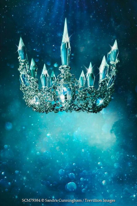 Sandra Cunningham Crystal crown floating in the air Wattpad Cover Template, Book Cover Background, Fantasy Crown, Wattpad Background, Killer Frost, Wattpad Covers, Thranduil, Crystal Crown, Dark Blue Background