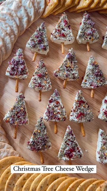 Christmas Tree Cheese Wedge, Cheese Wedge Christmas Trees, Christmas Cheese Tree, Christmas Tree Cheese, Cheese Tree, Christmas Tree Brownies, Babybel Cheese, Charcuterie Ideas, Pretzel Cheese