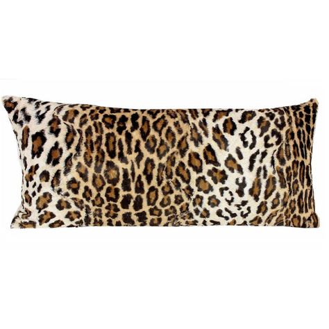 Add opulence to your home with this unique safari leopard print in dark and camel brown colors in a spectacular luxury velvet design, incredibly soft and warm. A melding of wild and soft, this elegant cheetah spot lets you showcase your wild side while luxury ultra - soft velvet in rich gorgeous tones bring a feeling of elegance to your space. The perfect balanced of luxury and fun! Luxurious and refined, each piece is made from a vintage  Velvet fabric. Extremely durable, these select luxurious lumbar can last a lifetime. The pride of SABDECO talented craft and the epitome of enduring design, this animal print cushion  is touchable and inviting, elevating the sophistication. Perfect eye-catching home accessory to furnish a sectional in the living room and/ or bedroom with, bound to give i Leopard Print Pillows, Safari Pattern, Apartment Deco, Velvet Design, Comfy Bedroom, Makeover Bedroom, Feather Pillows, Printed Cushion Covers, Perfect Eyes