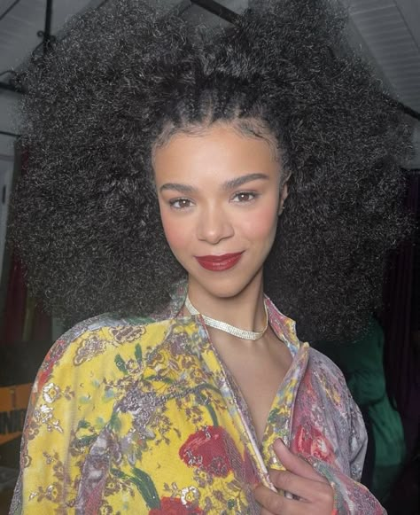 Queen Charlotte Bridgerton, Soft Autumn Makeup, Actress Hairstyles, Queen Charlotte, Curly Girl Hairstyles, Favorite Hairstyles, Box Braids Hairstyles, Curly Girl, Black Girls Hairstyles