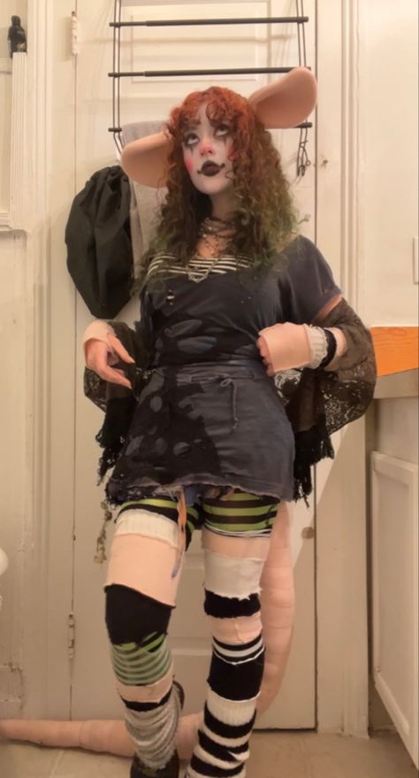 Grunge Clown Outfit, Goth Clowncore Fashion, Rat Costume Women, Dark Clowncore Outfit, Rat Cosplay, Rat Clown, Goth Clown Outfit, Clown Inspired Outfit, Creepy Outfits