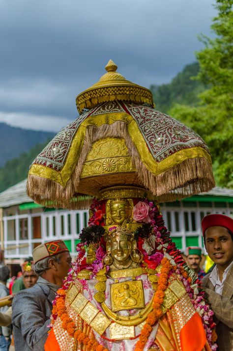 Himachal Pradesh Culture, Tosh Himachal Pradesh, Kufri Himachal Pradesh, Uttarakhand Harela Festival, Festivals Of Arunachal Pradesh, Village Festival, Cricket Match, Bus Ride, Himachal Pradesh