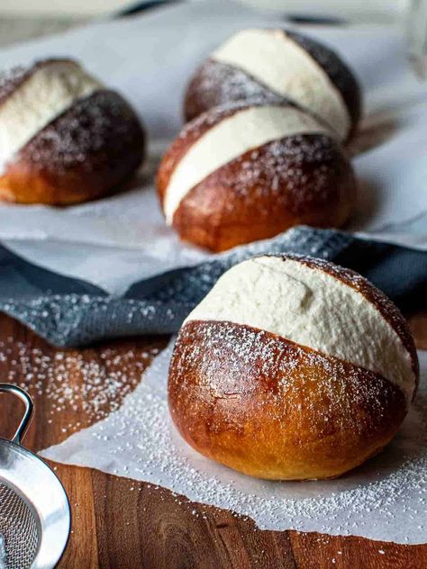 Maritozzo Recipe, Italian Buns, Maritozzi Recipe, Cream Buns Recipe, Cozy Desserts, Bomboloni Recipe, Cream Buns, Bakery Breakfast, Cream Bun