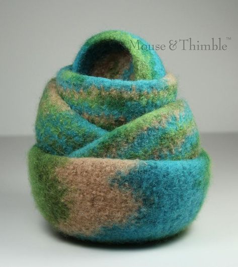 Felted Wool Bowls Crochet PATTERN Small Graduating Nesting | Etsy Felted Nest, Easy Felt Crafts, Animal Felt, Patons Classic Wool, Dog Sweater Crochet Pattern, Felt Craft Projects, Felted Bowls, Felted Crochet, Nesting Baskets