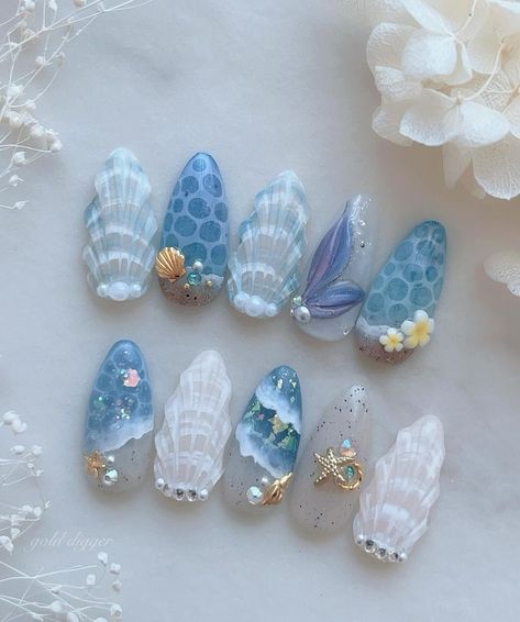 Effortless Elegance: Stylish Short Nail Designs for Any Time Mermaid Vibe Nails, Beach Nail Designs Ocean, Mermaid Nails Short, Goa Nails, Starfish Nail Design, Sea Inspired Nails, Shelly Core, Mermaid Nails Design, Dolly Nails