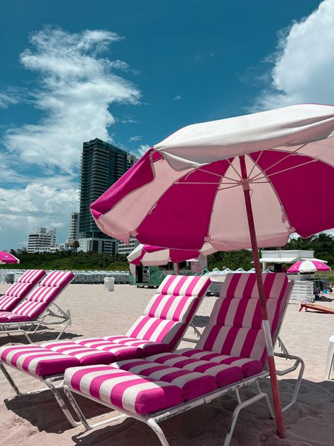 Hot pink umbrellas and beach chairs in Miami Beach at W Hotel South Beach Pink Beach Chair, Hot Pink Beach Aesthetic, Hot Pink Summer Aesthetic, Barbie Bar, Aesthetic Rosa, Beach Barbie, Beach Shacks, Pink Island, Beach Patio