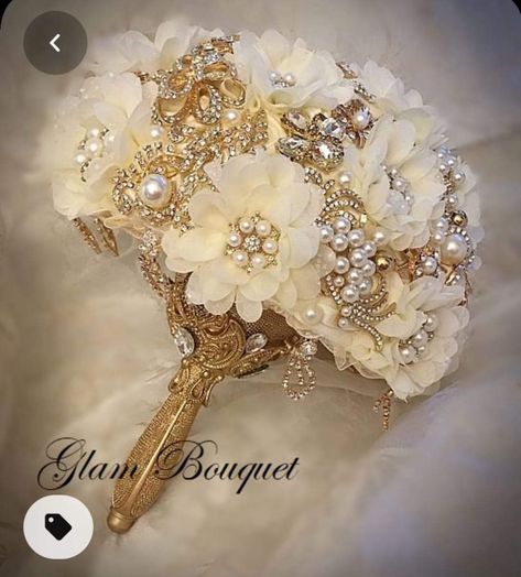 Glam Bouquet, Wedding Bouquet Cascading, Jewelry Bouquet, Brooch Bouquet Diy, Quinceanera Bouquet, Ivory Jewelry, Jeweled Bouquet, Quinceanera Dresses Gold, Gold Schmuck