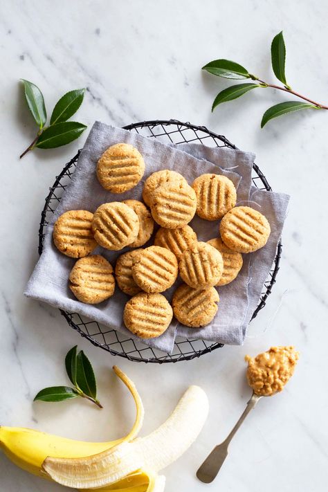 Peanut Butter Banana Cookies, Cookies Banane, Cookies Healthy, Baby Snacks, Banana Cookies, Desserts Vegan, Snacks For Kids, Toddler Snacks, Homemade Snacks