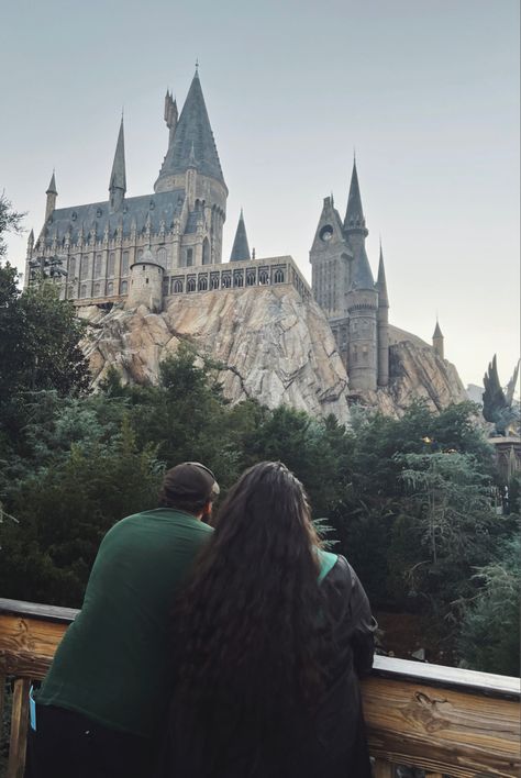 Universal Studios Date, Harry Potter Locations, Florida Trip, With Boyfriend, Florida Travel, Pic Ideas, Cute Couple Pictures, Couple Pictures, Barcelona Cathedral