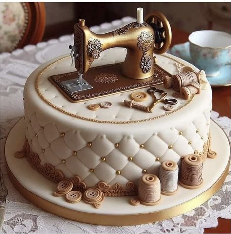 Sewing Machine Cake, Sewing Cake, Realistic Cakes, Special Birthday Cakes, Birthday Cake With Photo, Beautiful Cake Designs, Cupcake Cake Designs, Pink Birthday Cakes, Creative Cake Decorating