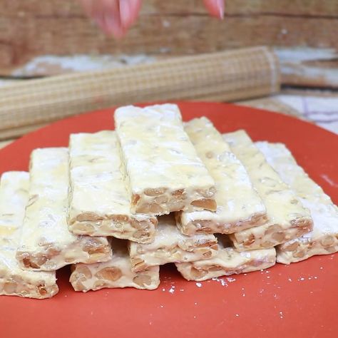 Receitas na Net - VOCÊ NUNCA MAIS VAI QUERER COMPRAR TORRONE NO MERCADO!! Torrone caseiro fácil e rápido | Facebook Feta Cheese, Apple Pie, Feta, Pie, Cheese