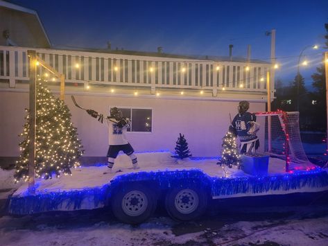 Hockey Floats For Parade, Hockey Parade Float Ideas, Parade Float Diy, Christmas Parade Floats, Homecoming Floats, Hockey Christmas, Parade Ideas, Baseball Christmas, Christmas Float