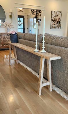 Small Behind The Couch Table, Slim Sofa Table Behind Couch Diy, Diy Sofa Table Behind Couch, Benches Entryway, Behind Sofa Table, Hallway Modern, Long Narrow Living Room, Sofa Table Decor, Table Behind Couch