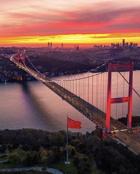 Golden Gate Bridge Wallpaper, Zicxa Photos, South Sumatra, Dubai Frame, Bridge Wallpaper, Turkey Holiday, Gate City, Istanbul Photography, Famous Bridges