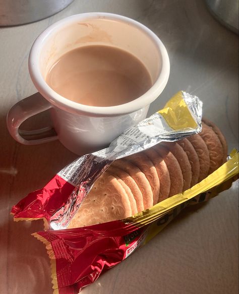 Chai Biscuit, Marie Biscuits, Marie Biscuit, Family Portrait Poses, Digestive Biscuits, Desi Aesthetic, Cool Car Pictures, Aesthetic Photography Nature, Kawaii Wallpaper