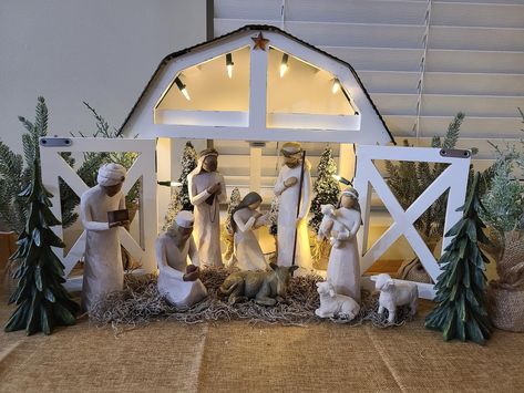 Farmhouse Nativity Scene Display, Farmhouse Nativity, Barn Shelf, Christmas Nativity Scene Display, Nativity Scene Display, Willow Tree Nativity, Barn Christmas, Farmhouse Dining Rooms Decor, Christmas Lodge