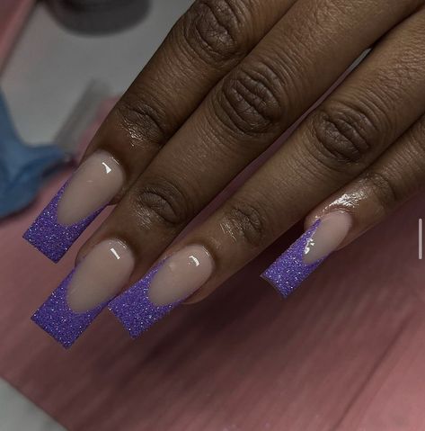 Purple Acrylic Nails Black Women, Dark Purple Nail Designs Prom, Purple Sparkling Nails, Purple Nails For Black Women, Purple Nails For Graduation, Graduation Nails Acrylic Purple, Dark Purple Glitter French Tip Nails, Light Purple Nails Short Square, Purple Nails For Birthday