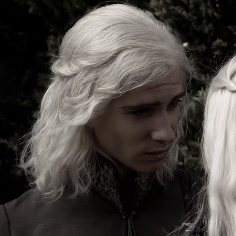 Platinum Blonde Hair Men Long, Targaryen Hair Men, Wof Cut Hair, Viserys Iii Targaryen, Male White Hair, Platnium Blonde Hair, Westeros Aesthetic, Targaryen Men, Abraxas Malfoy