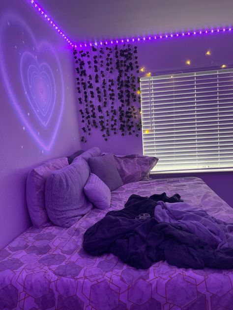 Room Ideas Aesthetic Purple And White, Bedroom Ideas Aesthetic Purple, Pink Purple Room Aesthetic, Purple Room Aesthetic Decor, Purple And Blue Room Decor, Lavender Aesthetic Room Ideas, Purple Room Astetic, Purple And White Room Aesthetic, 4x4 Room Ideas