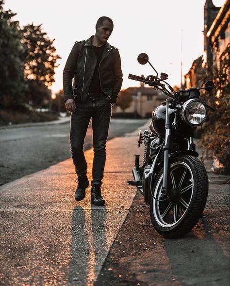 Bike poses Men Motorcycle Photography, Biker Photoshoot Men, Poses With Bike, Motorcycle Photography Male, Motorcycle Photo Shoot, Poses Modelo, Biker Photography, Biker Photoshoot, Cafe Racer Style