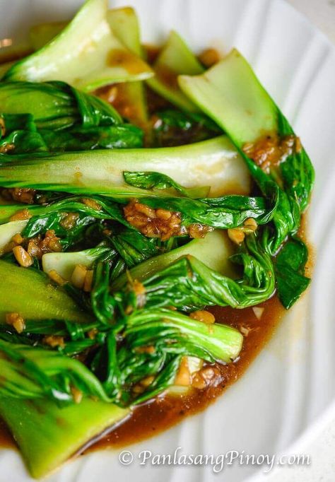 Bok Choy with Garlic and Oyster Sauce - Panlasang Pinoy Pok Choi, Filipino Vegetable Recipes, Vegetable Dishes Recipes, Rice Recipes For Dinner, Oyster Sauce, Veggie Dishes, Asian Dishes, Cooking Dinner, Sauce Recipe