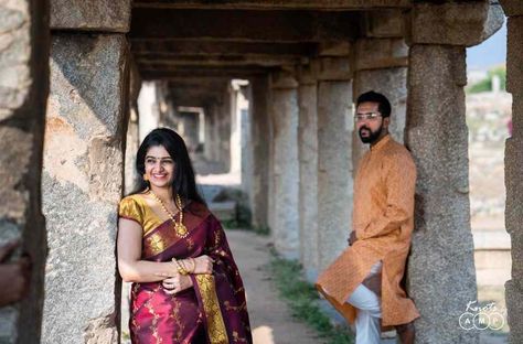 Hampi Pre Wedding Shoot, Traditional Dresses Pre Wedding, Indian Traditional Pre Wedding Shoot, Pre Wedding Traditional Shoot, Marathi Pre Wedding Photoshoot, Temple Prewedding Shoot, Pre Wedding Poses Indian Traditional, Pre Wedding Photoshoot Traditional, Pre Wedding Photoshoot Outdoor Traditional