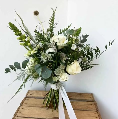 Wild Wedding Flowers, Large Bridal Bouquet, Focal Flowers, White And Green Flowers, Bridal Bouquet White, Simple Wedding Bouquets, Wild Wedding, Flower Girl Bouquet, Flower Arrangement Designs