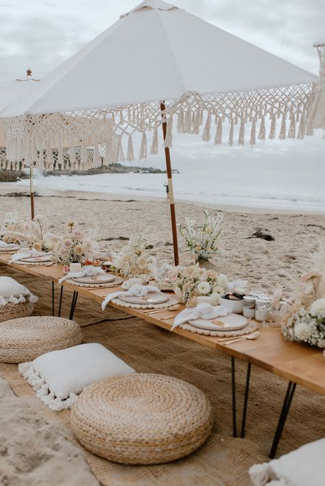 Boho Beach Party Ideas, Beach Brunch Ideas, Beach Club Party Theme, Beach Bday Party Ideas, All White Beach Party, Beach Dinner Ideas, Beach Dinner Party, Boho Beach Picnic, Beach Dinner Parties