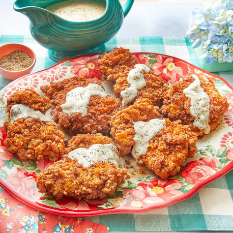 the pioneer woman's chicken fried chicken recipe Best Fried Chicken Recipe, Chicken Fried Chicken, Perfect Fried Chicken, Best Fried Chicken, Fried Chicken Recipe, Chicken Fried Steak, Steak Fries, Fried Chicken Recipes, Chicken Fried