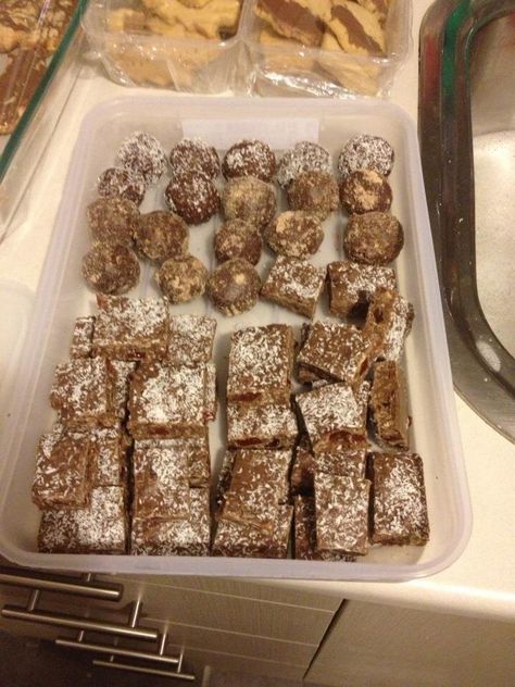 Tim tam ball or slices really easy to make great for snacks or Xmas. Impossible Quiche, Tim Tams, Impossible Pie, Quiche Dish, Rum Balls, Tim Tam, Egg Custard, Slices Recipes, Xmas Food