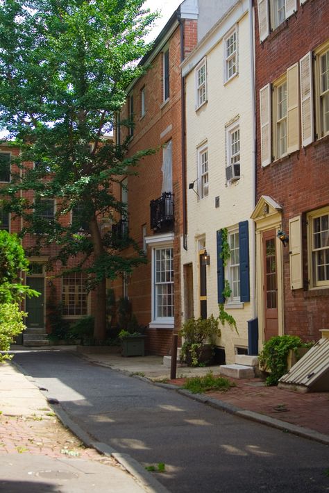 Philadelphia Row House, Philly Art, Small Street, Small Apartment Building, Red Roof Inn, Small Space Interior Design, Strange Facts, Tiny Apartments, Atlas Obscura