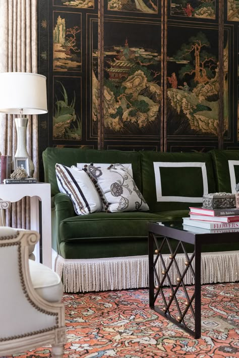 This Green Velvet Sofa with Bullion Fringe paired with the Asian screen makes a bold statement in the home of designer, Eric Ross at Boxwood Hill #enduringsouthernhomes #sofa #couch #greenvelvet #livingroomideas #interiorsnashville #designnashvilletn Couch With Fringe Trim, Couch With Fringe, Bullion Fringe Sofa, Sofa Fringe, Sofa With Fringe, Tassel Sofa, Fringe Sofa, Hill Video, Asian Screen