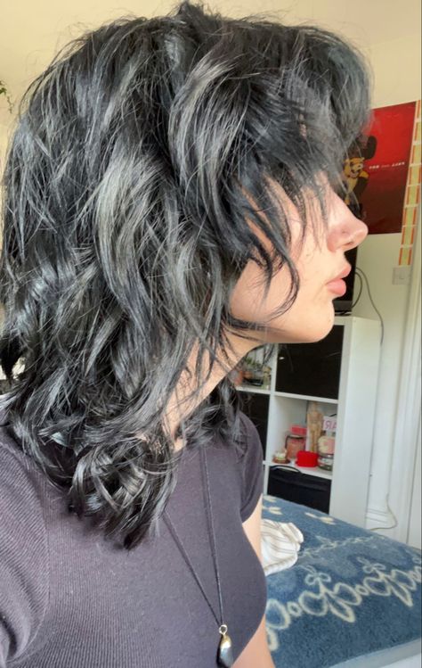 Jelly Fish Haircut Curly Hair, Permed Wolf Cut, Shaggy Haircuts Medium Thick Hair, Short Wavy Thick Hair Haircuts, Gender Fluid Hair Long, Messy Wolfcut, Short Wolf Cut Curly Hair, Queer Haircut, Hair Wolf Cut