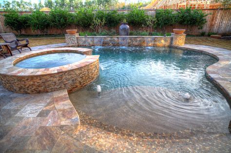 Walk-in pool Walk In Pool, Traditional Pool, Mediterranean Pool, Pool Design Ideas, Living Pool, Pool Remodel, Small Pool Design, Pool Garden, Small Pools