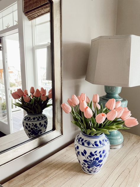 Blogger Home, Southern Living House Plans, Pineapple Design, Flower Arrangements Simple, White Tulips, Small Space Gardening, Spring Home Decor, Simple Flowers, Spring Inspiration