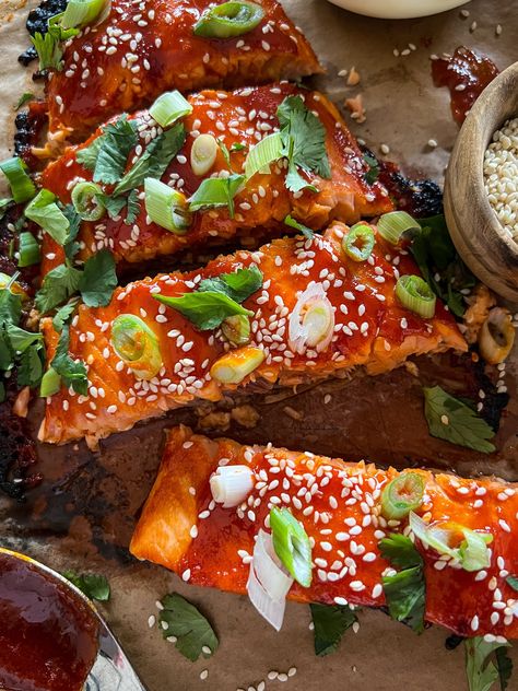 Asian Fish Dishes, Salmon Recipes Korean, Gochujang Fish Recipe, Korean Bbq Salmon, Gochuchang Recipe, Sweet Fish Sauce Recipe, Gochujang Salmon Recipe, Healthy Gochujang Recipes, Gojuchang Salmon