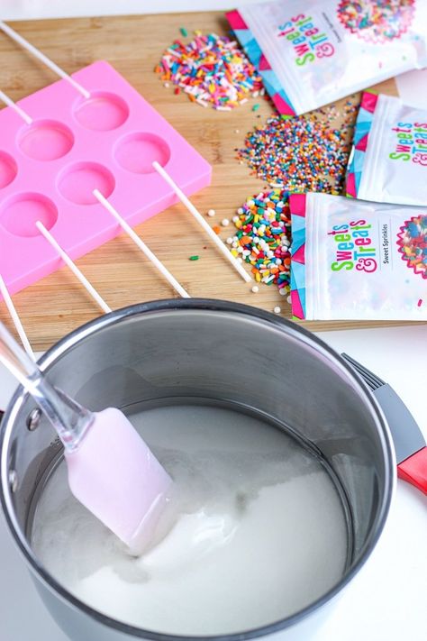 How To Make Clear Lollipops, How To Make Lollies, How To Make Suckers Homemade Lollipops, How To Make A Lollipop, Sucker Recipe Homemade Lollipops, Lolipop Recipes Easy, Diy Suckers Lollipops, How To Make Lollipops Recipes, Fancy Lollipops