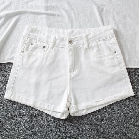 Short En Jean Blanc Femme Prix : 29.90 € en Livraison Gratuite ! Achetez ce produit : https://www.soireeblanche.fr/femme/bas-blanc/short-blanc/short-en-jean-blanc-femme/ Découvrez tous nos vêtements blancs : https://www.soireeblanche.fr Nathanaël https://www.soireeblanche.fr Inscrivez vous à notre club privé sur Soirée Blanche pour recevoir régulièrement des codes promotionnels et des ventes privées en exclusivité ! #SoireeBlanche #RobeBlanche #VesteBlanche #CostumeBlanc #CostumeBlanc #Tee High Waist Black Denim Shorts, Short Blanc, Summer Shorts Denim, Denim Decor, Summer Denim, Y2k Aesthetic Outfits, Shorts Casual, Loose Jeans, Jeans For Short Women