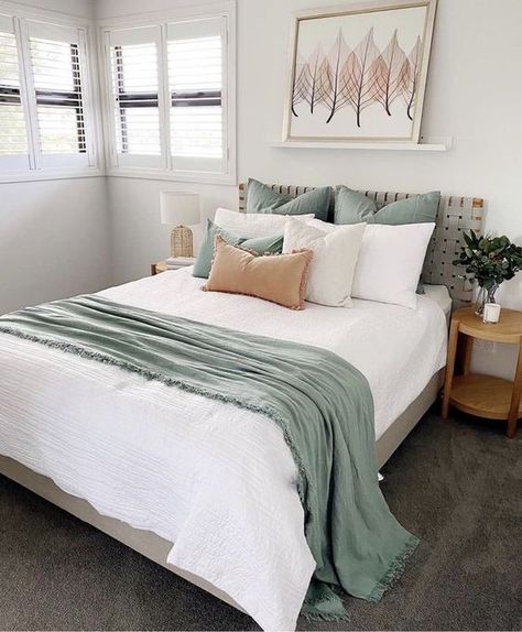 Green Comforter Bedroom, Bedroom Decor Ideas For Couples Romantic, Sage Bedding, Bedroom Decor For Couples Romantic, Sage Green Bedroom Ideas, Green And White Bedroom, Sage Bedroom, Green Bedroom Design, Green Bedroom Ideas