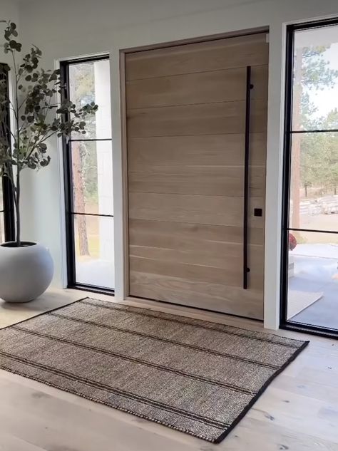 Modern Coastal Front Door, Big Entrance Hall Ideas, Modern Wood Front Door, Modern Contemporary House Exterior, Luxury Entryway, Modern Home Exterior, Vstupná Hala, Modern Front Door, Knysna