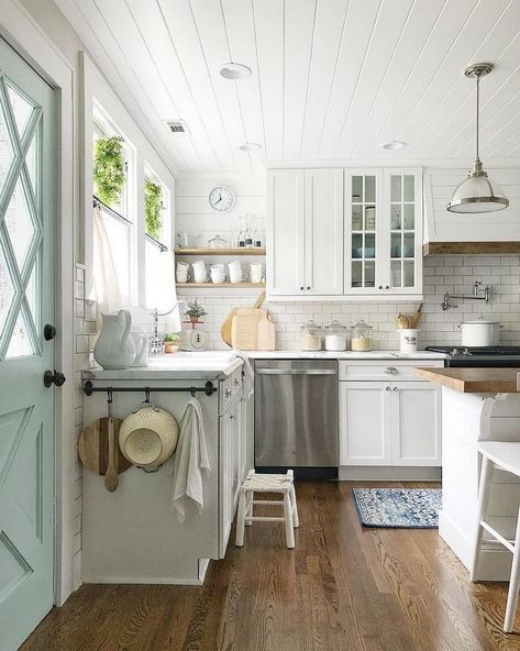 + 25 Open Shelving In The Kitchen Farmhouse White Cabinets 25 - Bobayule.com Dapur Rustic, Modern Farmhouse Kitchen Cabinets, Rustic Farmhouse Kitchen Cabinets, Model Dapur, Koti Diy, Kabinet Dapur, Farmhouse Kitchen Cabinets, Farmhouse Kitchen Design, Rustic Farmhouse Kitchen