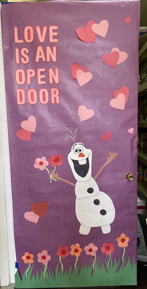 Love Bugs Bulletin Board, February Bulletin Board Ideas Preschool, Orange Classroom, Infant Bulletin Board, Farm Bulletin Board, Valentines Door Decorations Classroom, Valentines Classroom Door, Cafeteria Bulletin Boards, February Preschool