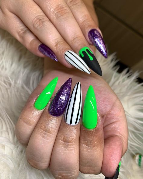 Nettle Juice Nails, Bettle Juice Nail, Bettle Juice Nail Art, Beatle Juice Nail Art, Beetlejuice Nail Art, Beetle Juice Nails, Beetlejuice Nails, Nails Grunge, Cotton Candy Nails