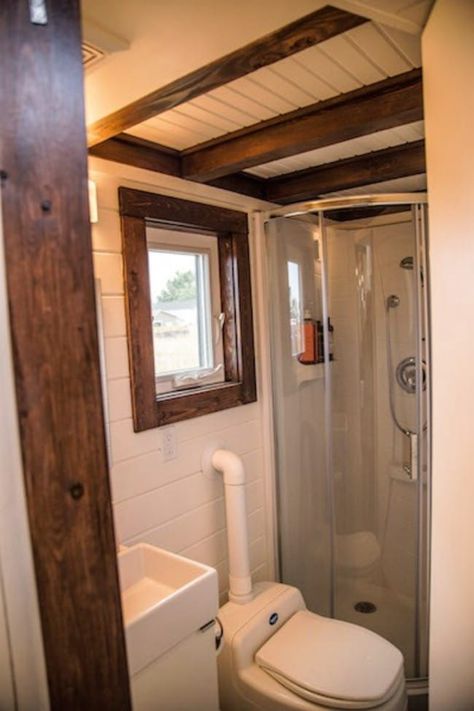 Beautifully Rustic Off-Grid 280 Square Foot Tiny House for Sale in Montana - If you have dreams of living totally off-grid in a cozy tiny house on wheels, we may have found the perfect home for you! This incredible 280 square foot tiny house is wrapped in cedar siding with a metal roof and has many off-grid features such as solar panels, wood stoves, and spray foam insulation. You can own it all for $68,000 and start living off the grid! Tiny House Bathrooms, Tiny Luxury, Wohne Im Tiny House, Off Grid Tiny House, Tiny House Towns, Tiny House Swoon, Tiny House Luxury, Tiny House For Sale, Tiny House Listings