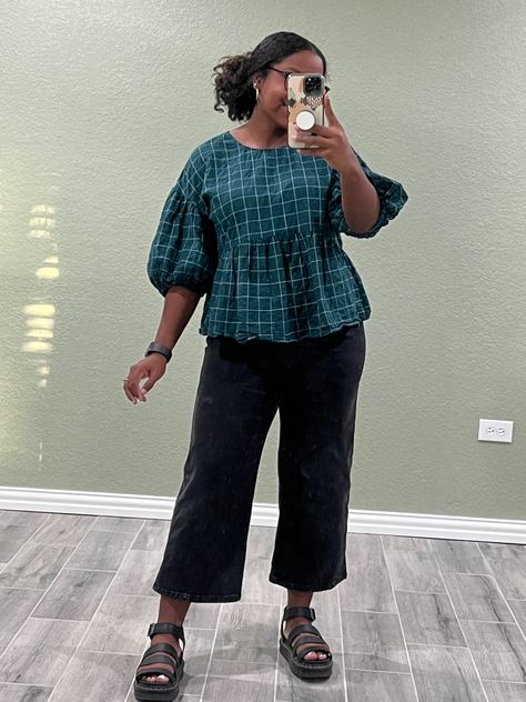 Summer Teacher Outfits Pants, Curvy Black Jeans Outfit, Midsize Smart Casual Outfit, Smart Casual Summer Work Outfit, Platform Sandals Aesthetic, Smart Casual Work Outfit Plus Size, Wide Leg Pants Outfit Black, First Job Outfits, Mid Size Work Outfit