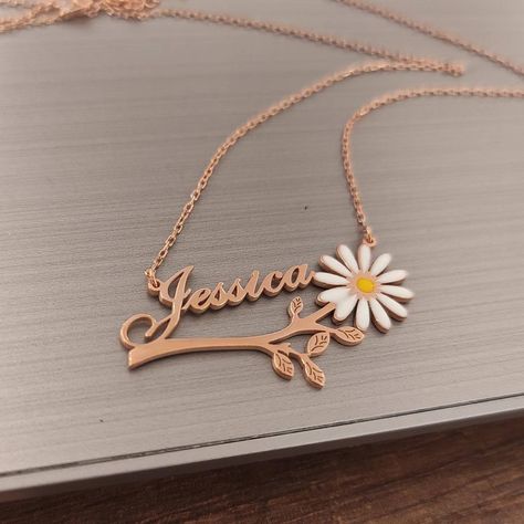 Quinceanera Necklace, Gold Jewels Design, Flower Drawing Design, Daisy Jewelry, Sweet 16 Gifts, Custom Jewellery, Bangles Design, Gold Rings Fashion, Gold Name Necklace